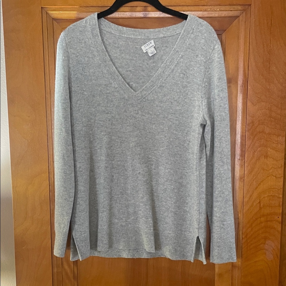 J. Crew Factory Heather-Gray V-Neck Sweater; small; style G9807